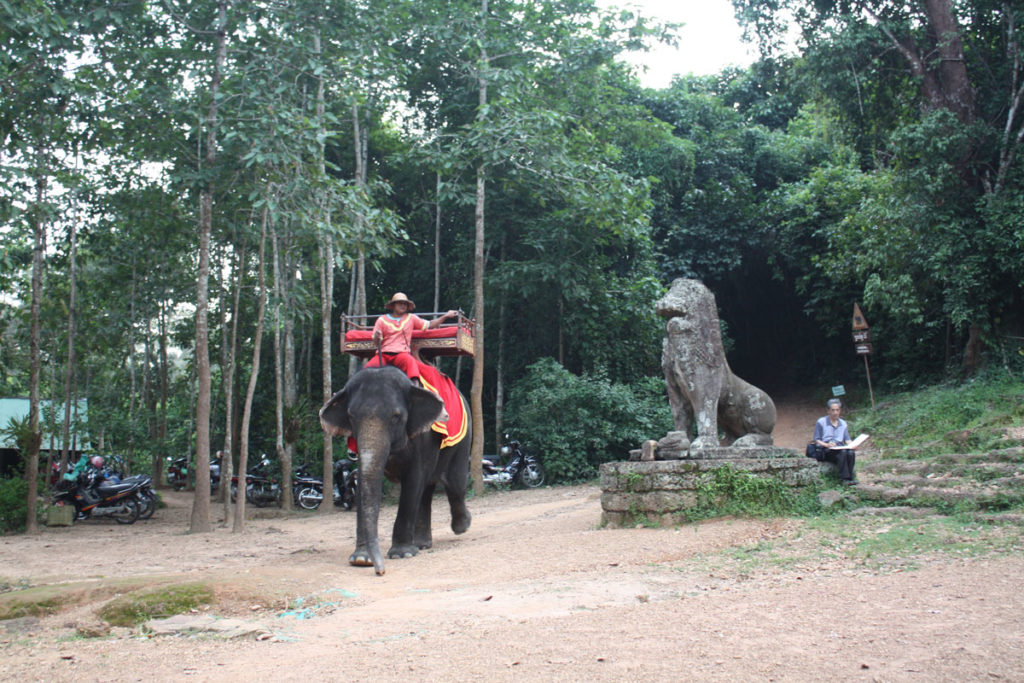 Mit dem Elefant durch Angkor Wat? Ganz wie früher die Franzosen, als sie Angkor Wat entdeckten.