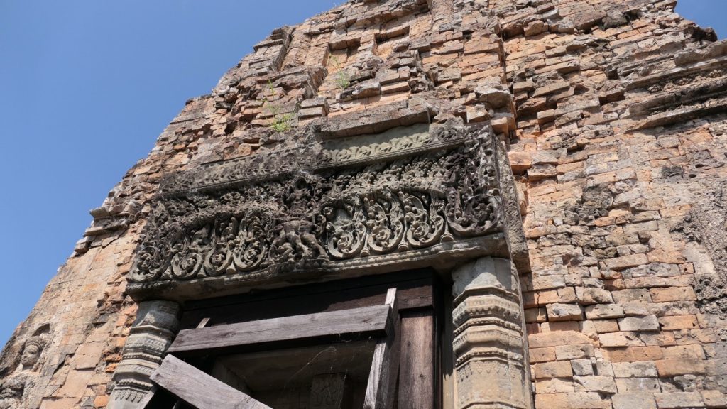 Der Pre Rup Tempel : Einer von vielen Türstürzen auf der 3.Ebene.