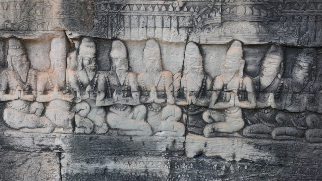 Die äußere Galerie des Bayon mit den Flachreliefs.